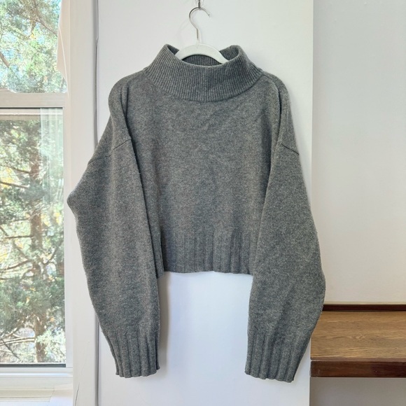 Reformation Elvezia Regenerative Wool Turtleneck Sweated Cropped Knit Grey Large - Picture 8 of 11
